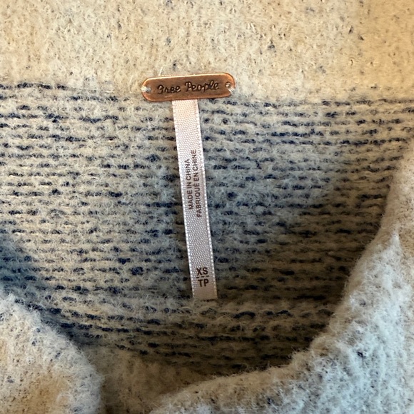 NWT Free People San Vincente Pullover Sweater in Silver Sapphire - Picture 3 of 6